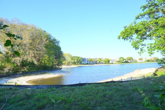 Building Photo - 401 Southampton A