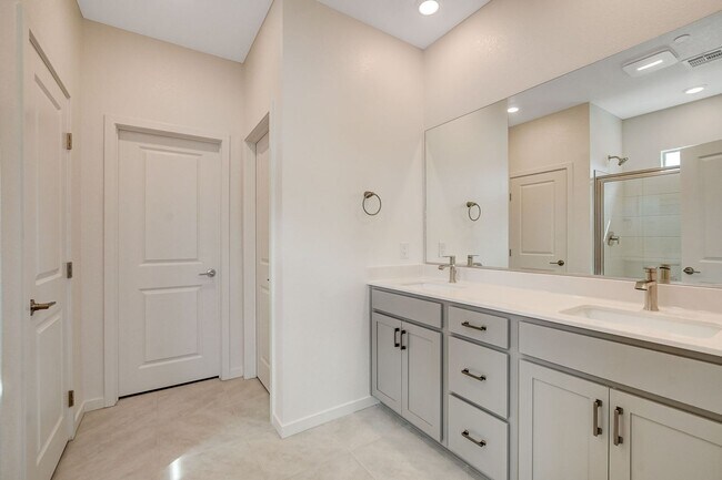 Building Photo - Spacious 3-Bed Summerlin Home with Den, Lo...