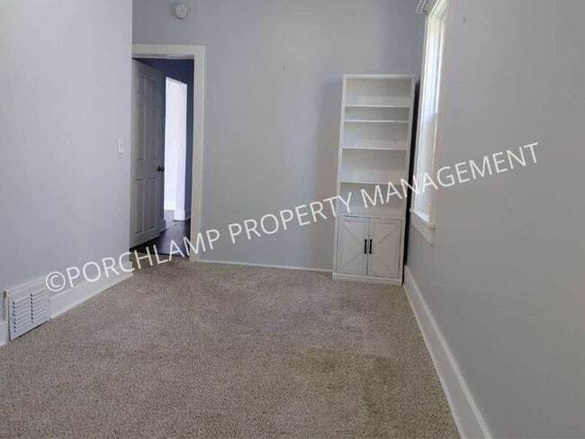 Building Photo - 606 Houston Ave