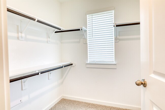 Building Photo - 3022 La Latina Dr