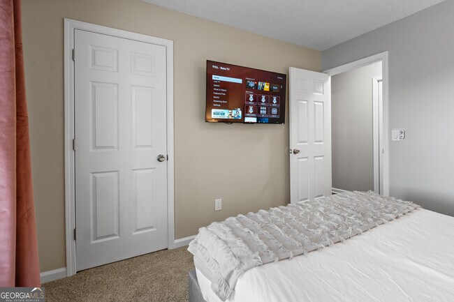 Building Photo - 13 Huntcliff Dr