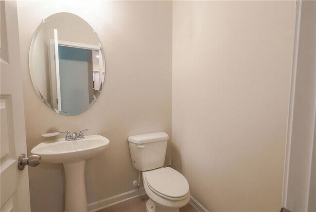 Building Photo - 225 Eva Way