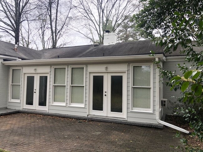 Building Photo - Great Emory Area Rental
