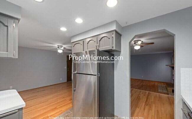 Building Photo - Spacious Three Bedroom Home in Milwaukie!