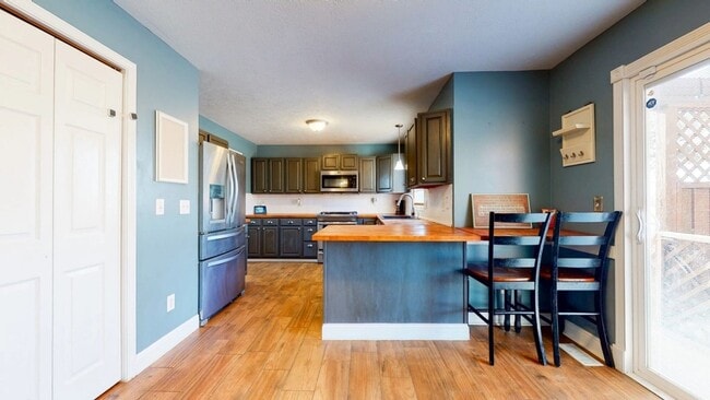 Building Photo - Stunning 4-Bedroom, 3.5-Bath Home with Over 3,800 Sq. Ft. of Ideal Living Space in East Bloomington