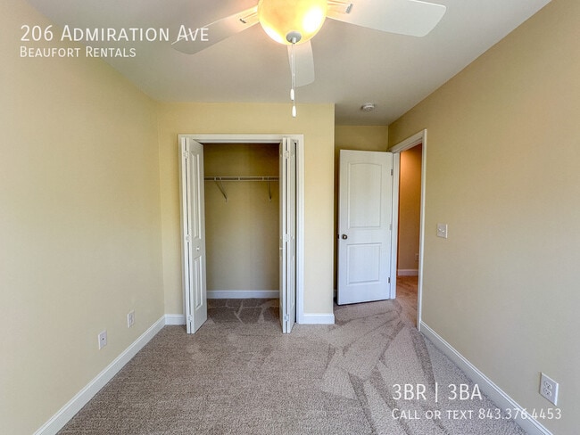 Building Photo - 206 Admiration Ave