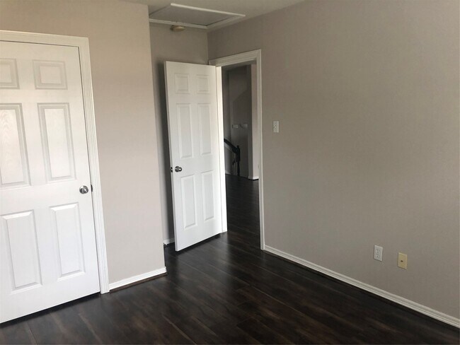 Building Photo - 210 Briar Trace Ln