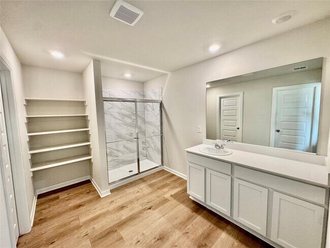 Building Photo - 6100 Blackwood Ct
