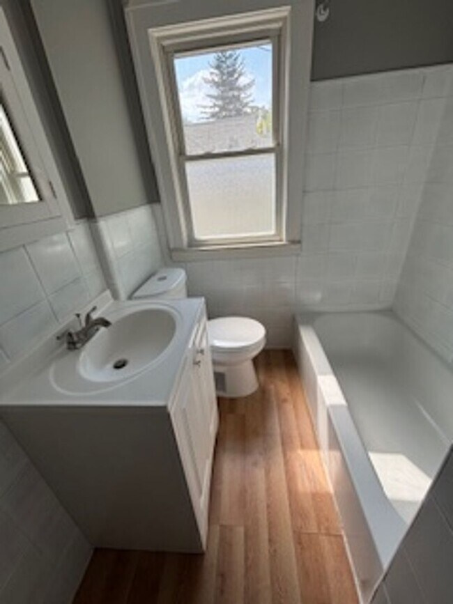 Building Photo - 7543 Lozier Ave