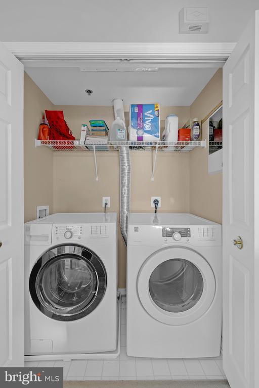 Building Photo - 21855 Locomotive Terrace