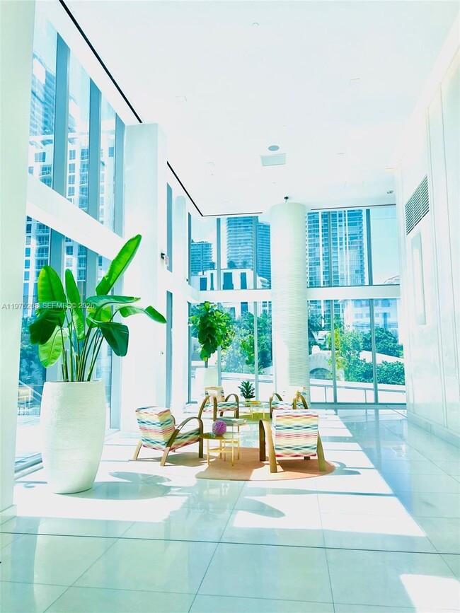 Building Photo - 700 NE 26th Terrace