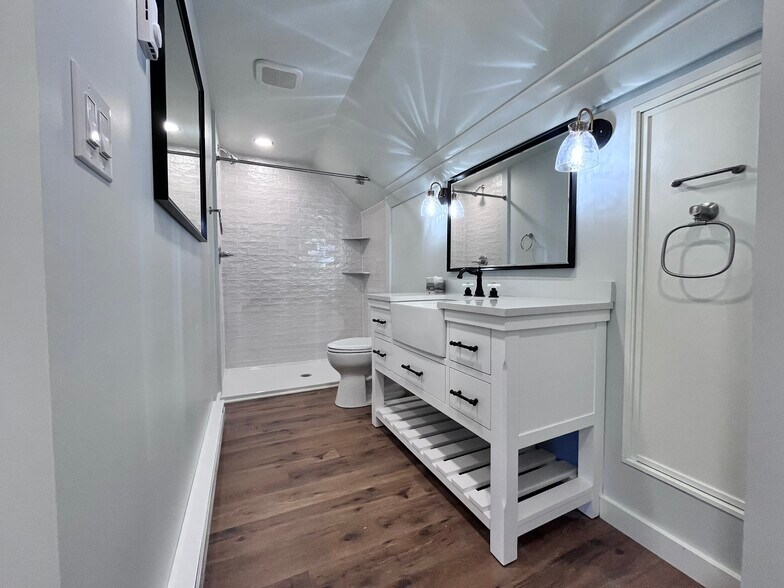 Building Photo - 2614 Boston Post Rd