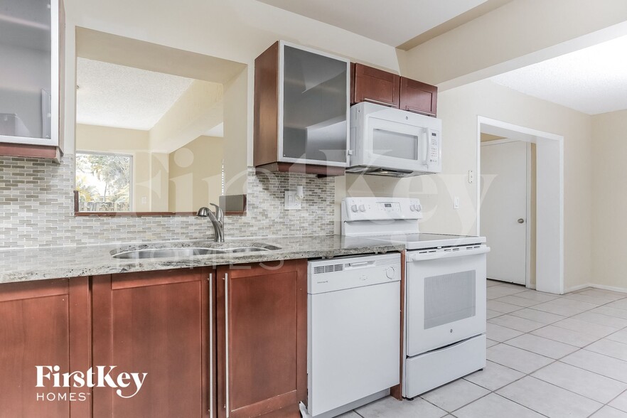 Building Photo - 9203 Southampton Pl