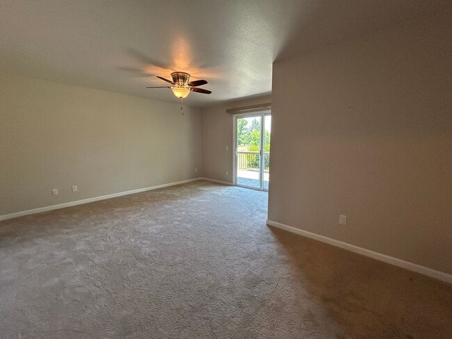 Building Photo - 329 Oak Leaf Cir