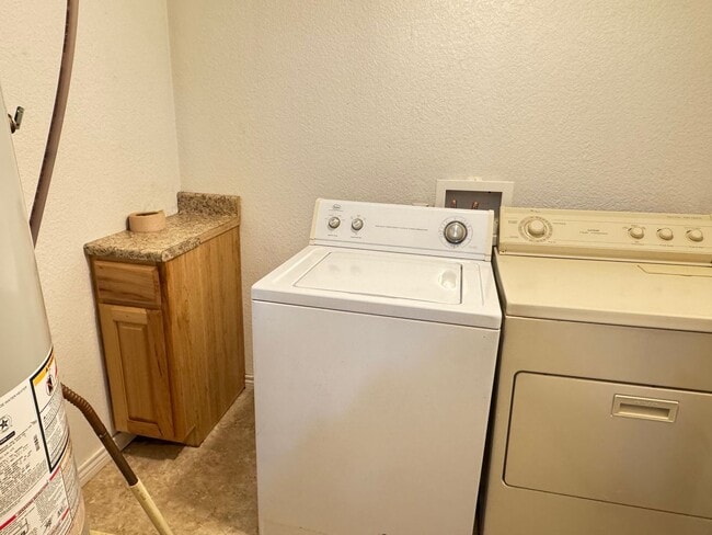 Building Photo - 2 BEDROOM, 1 BATHROOM SINGLE FAMILY HOME CLOSE TO DOWNTOWN CHEYENNE