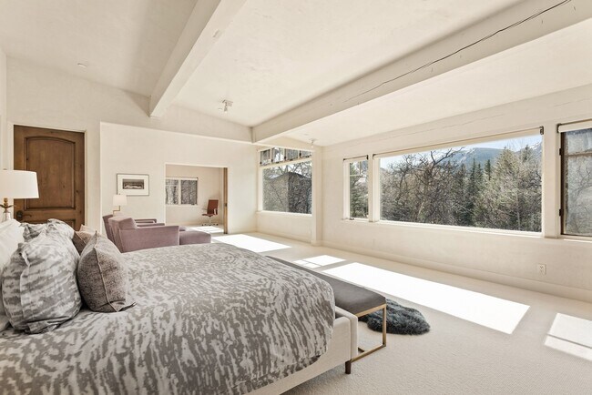 Building Photo - 75 Glen Eagle Dr