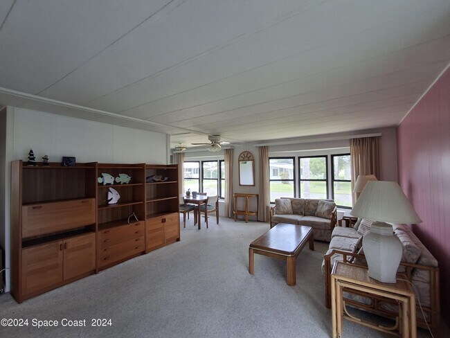 Building Photo - 909 Sequoia St