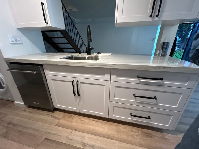 Building Photo - Fabulous Remodeled Condo