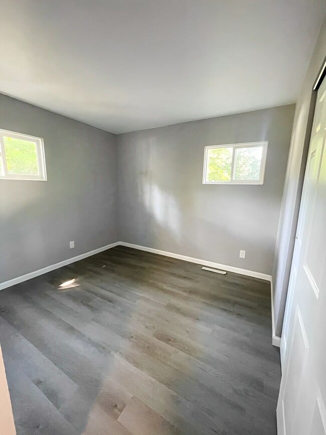 Building Photo - Charming 3-Bedroom Single-Family with New Kitchen, Large Yard & Off-Street Parking!