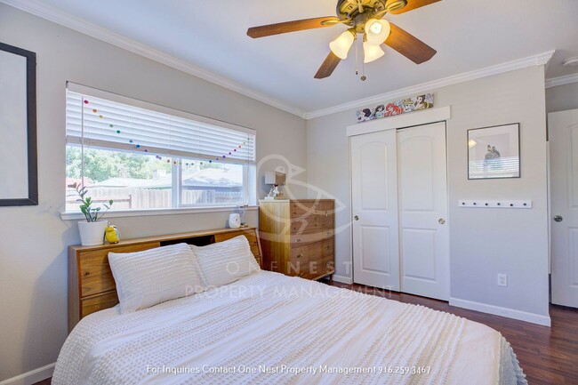 Building Photo - Great Tahoe Park home, 3 bedroom with 1 ba...