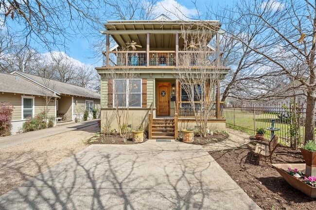 Building Photo - 912 E 51st St