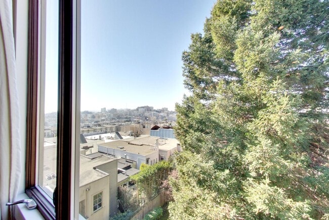 Building Photo - 2045 Hyde St