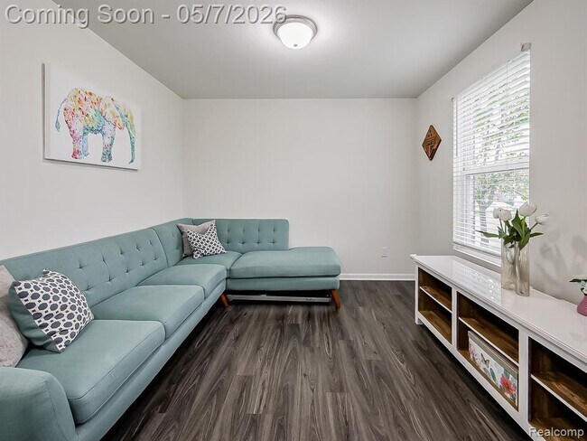 Building Photo - 8640 Quincy Dr