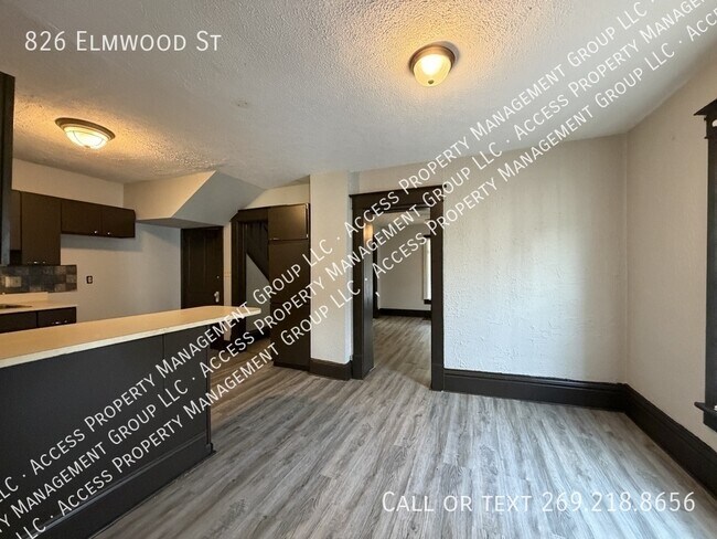 Building Photo - 826 Elmwood St