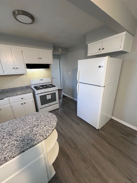 Building Photo - 2907 W 59th St