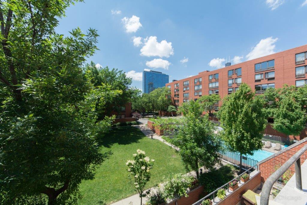 Building Photo - 1153 S Plymouth Ct