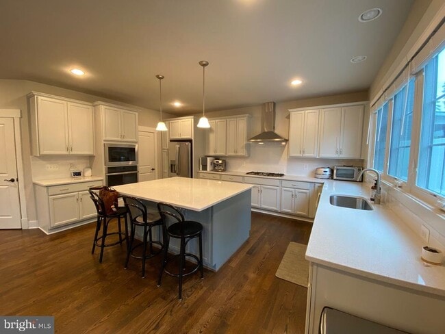 Building Photo - 2233 N Underwood St