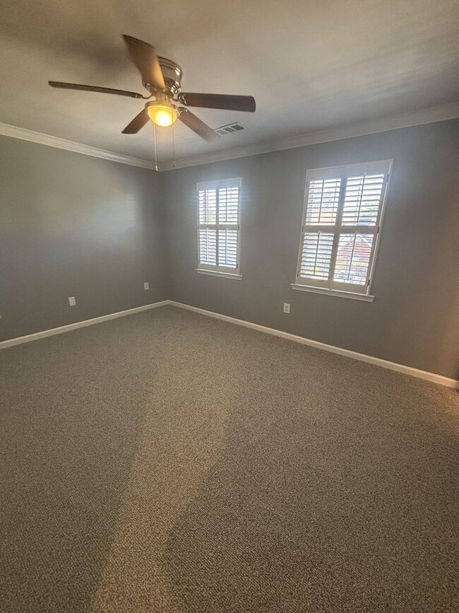 Building Photo - Fully Renovated 2 bed 2.5 bath Townhome in...