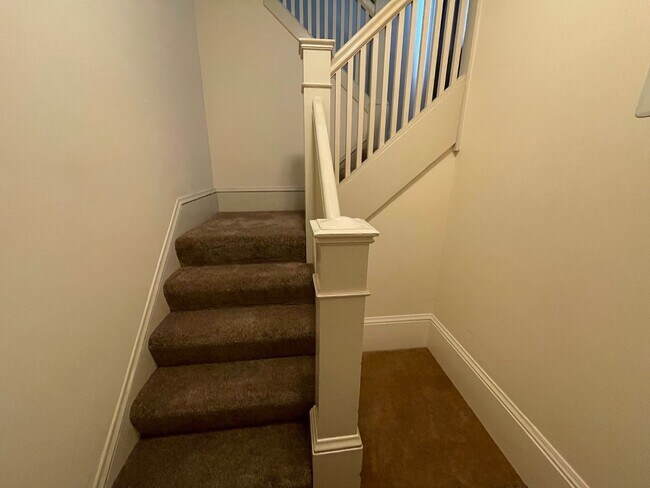 Building Photo - Wait until you see this!