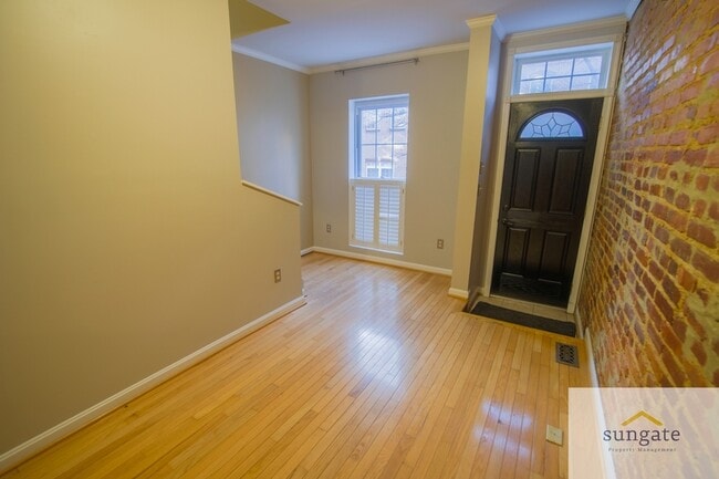 Building Photo - 615 S Glover St