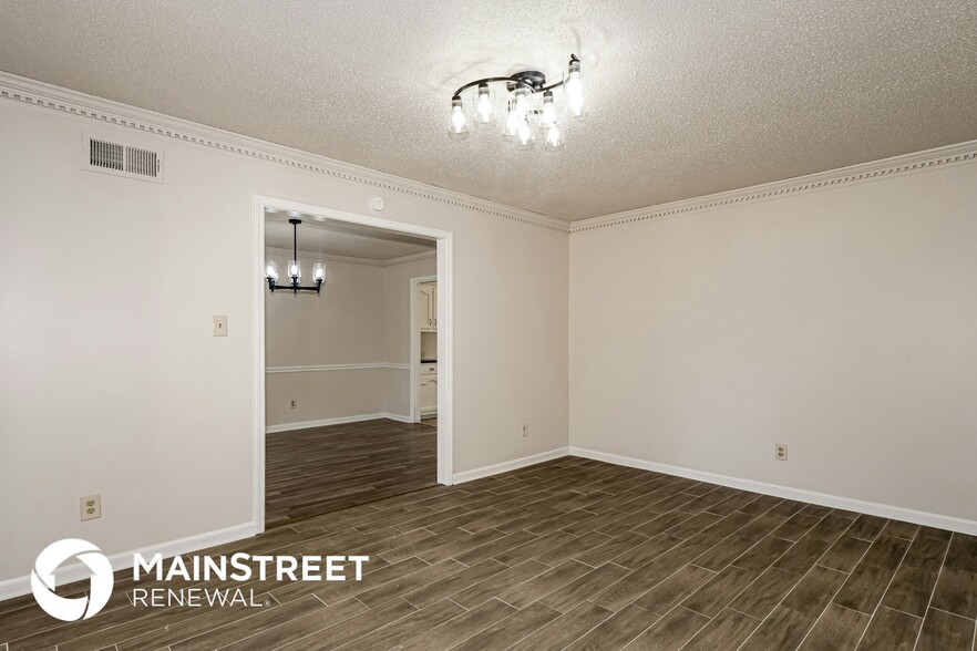 Building Photo - 2947 Pangbourne Cove