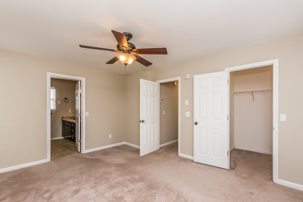Building Photo - 332 Pinehurst Way