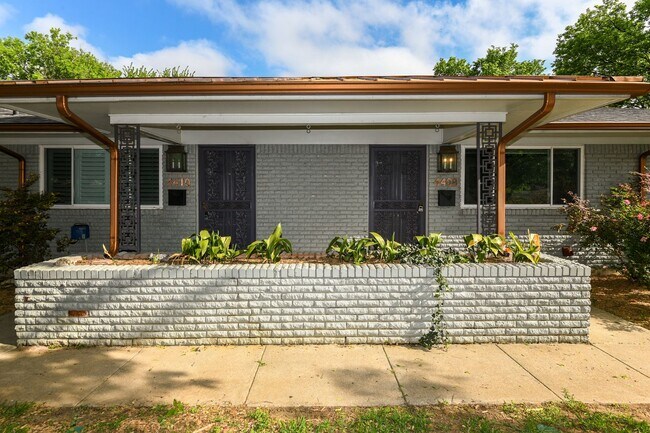 Primary Photo - 4406-4410 Granbury TriPlex