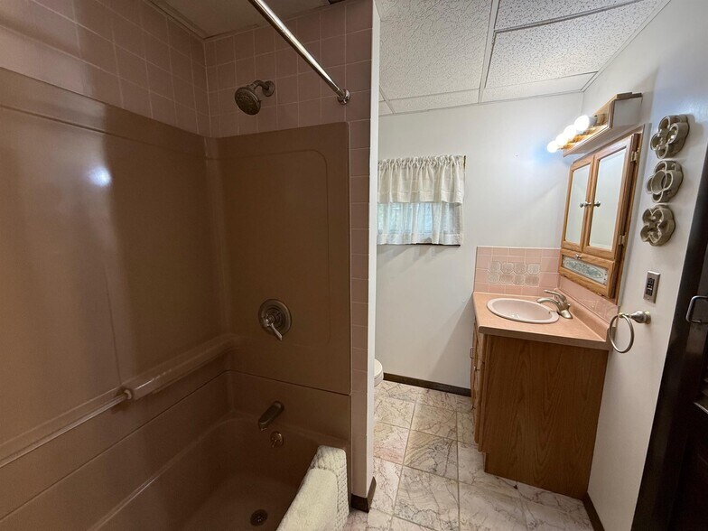 Building Photo - 19 Pitman St