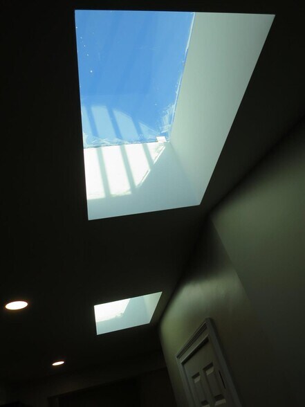 Building Photo - 136 Inman St