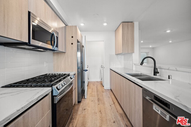 Building Photo - 1650 S Bentley Ave