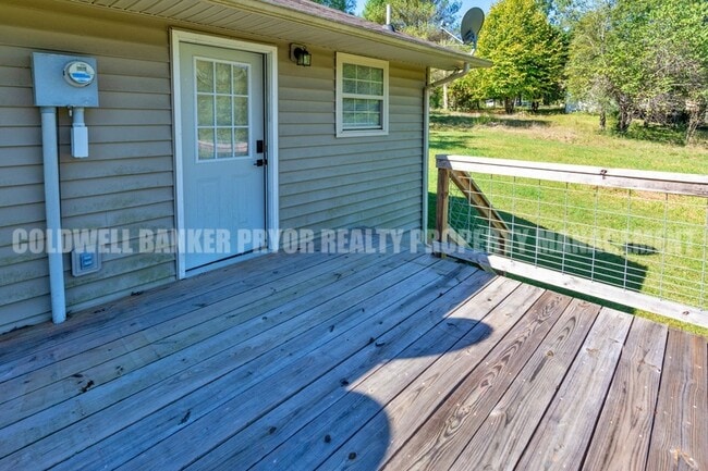 Building Photo - 150 Scenic Dr