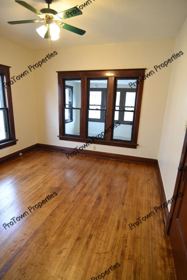 Building Photo - 407 S Raynor Ave