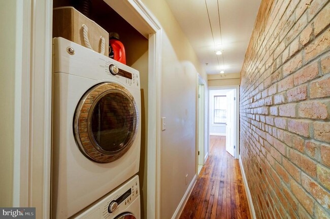 Building Photo - 1543 6th St NW