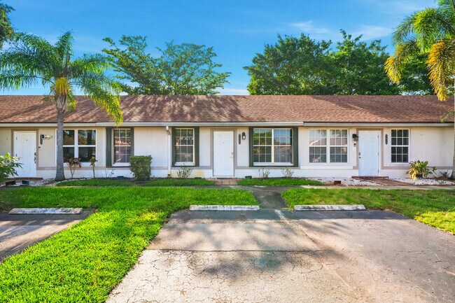 Building Photo - 8026 SW 20th Ct