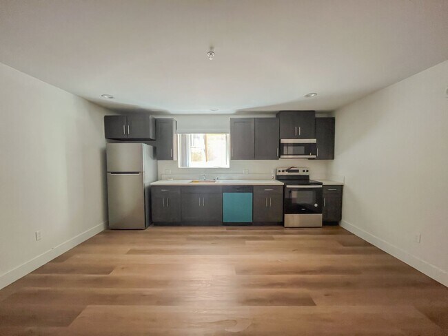 Interior Photo - 610 N Soto St