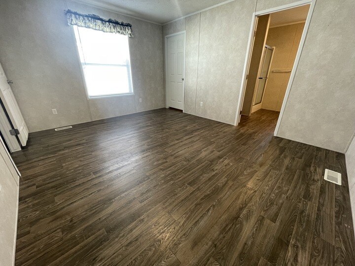 Building Photo - 38064 Leverette Ave