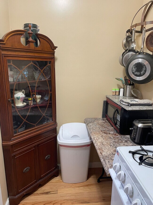 Building Photo - 198 Schools Dr