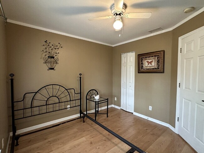 Building Photo - You'll love this charming 3/2/2 home in th...