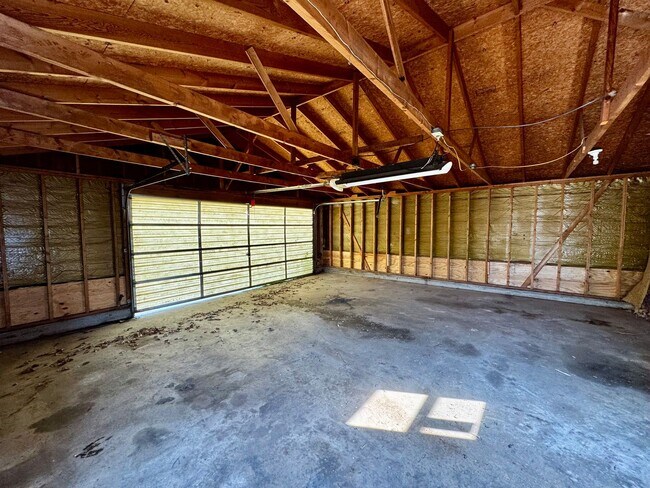 Building Photo - 410 9th St
