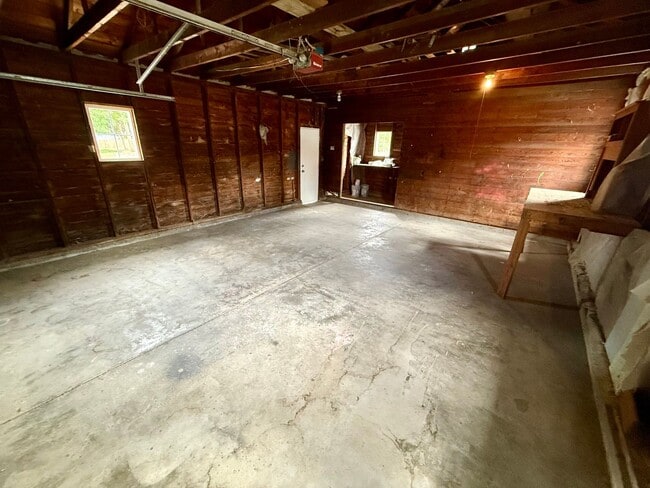 Building Photo - 1329 Elm St